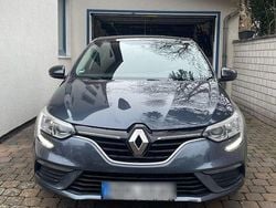 Grau Gebraucht 2017 Renault Mégane GrandTour Life Kombi | 6.850 € (Fairer Preis)