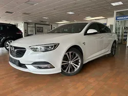 Weiß Gebraucht 2019 Opel Insignia Business Limousine | 9.900 € (Etwas zu teuer)