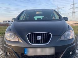 Grau Gebraucht 2011 Seat Altea XL Van / Kleinbus | 4.900 € (Fairer Preis)