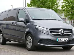Lackfarbe selenitgrau metallic Gebraucht 2022 Mercedes V220 Van / Kleinbus | 47.990 € (Fairer Preis)