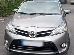 Silber Gebraucht 2015 Toyota Verso Van / Kleinbus | 10.500 € (Fairer Preis)