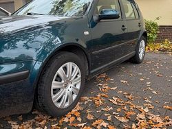 Grün Gebraucht 2001 VW Golf IV Kleinwagen | 500 € (Guter Preis)