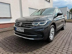 Grau Gebraucht 2022 VW Tiguan Elegance SUV | 24.900 € (Guter Preis)