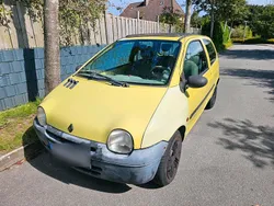 Gelb Gebraucht 2002 Renault Twingo Kleinwagen | 300 €