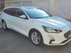 Weiß Gebraucht 2020 Ford Focus Cool & Connect Limousine | 9.990 € (Guter Preis)