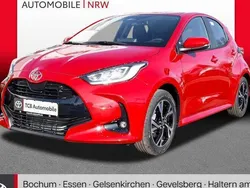 Rot Neu 2025 Toyota Yaris Hybrid Comfort Limousine | 27.689 € (Etwas zu teuer)