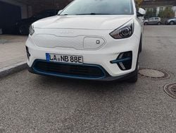 Weiß Gebraucht 2022 Kia Niro Edition 7 SUV | 16.000 € (Superpreis)