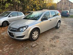 Silber Gebraucht 2010 Opel Astra Edition Kombi | 3.950 € (Guter Preis)
