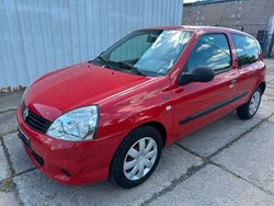 Rot Gebraucht 2012 Renault Clio II Campus Kleinwagen | 4.500 € (Etwas zu teuer)