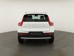 Crystal white perlglanzeffekt Neu 2025 Volvo XC40 Core SUV | 38.475 € (Fairer Preis)