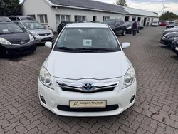 Weiß Gebraucht 2011 Toyota Auris Hybrid Executive Limousine | 4.499 € (Etwas zu teuer)