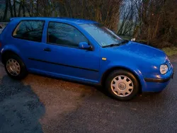 Blau Gebraucht 1999 VW Golf IV Kleinwagen | 500 €
