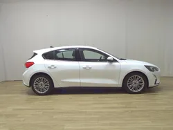 Weiss Gebraucht 2021 Ford Focus Titanium Limousine | 11.780 € (Guter Preis)