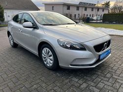 Grau Gebraucht 2018 Volvo V40 Kinetic Limousine | 12.790 € (Fairer Preis)