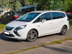 Weiß Gebraucht 2012 Opel Zafira Tourer Van / Kleinbus | 5.999 € (Guter Preis)