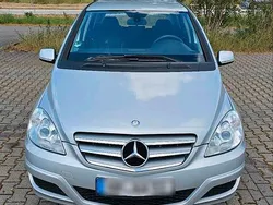 Silber Gebraucht 2011 Mercedes B180 Van / Kleinbus | 5.900 € (Fairer Preis)