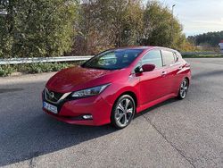 Rot Gebraucht 2021 Nissan Leaf N-Connecta Kleinwagen | 16.500 € (Etwas zu teuer)