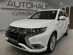 Weiß Gebraucht 2020 Mitsubishi Outlander P-HEV Top SUV | 21.990 € (Fairer Preis)