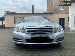 Grau Gebraucht 2011 Mercedes E200 Limousine | 8.500 € (Fairer Preis)
