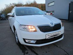 Weiß Gebraucht 2014 Skoda Octavia Ambition Kombi | 7.890 € (Guter Preis)