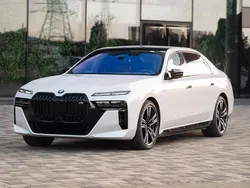 Weiß Gebraucht 2024 BMW M760e Sport Line Limousine | 129.700 € (Teuer)
