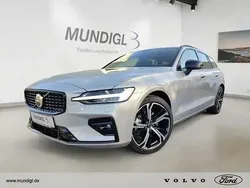 Silver dawn / metallic Gebraucht 2023 Volvo V60 Plus Kombi | 41.900 € (Teuer)
