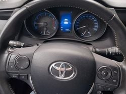 Weiß Gebraucht 2016 Toyota Auris Touring Sports Comfort Kombi | 8.300 € (Guter Preis)