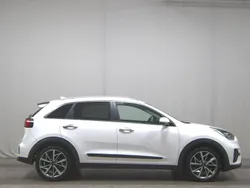Snow white pearl Gebraucht 2021 Kia Niro Spirit SUV | 18.480 € (Superpreis)