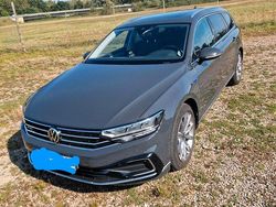 Grau Gebraucht 2020 VW Passat GTE Kombi | 23.299 € (Fairer Preis)