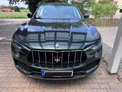 Schwarz Gebraucht 2019 Maserati Levante SUV | 49.990 € (Guter Preis)