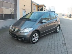 Grau Gebraucht 2011 Mercedes A180 Avantgarde Limousine | 9.499 €