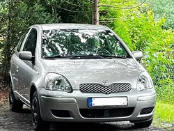 Grau Gebraucht 2004 Toyota Yaris Kleinwagen | 550 € (Guter Preis)