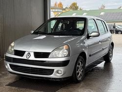 Silber Gebraucht 2005 Renault Clio II Kleinwagen | 2.350 € (Etwas zu teuer)