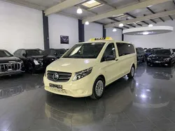 Hellelfenbein Gebraucht 2023 Mercedes Vito Van / Kleinbus | 38.900 €