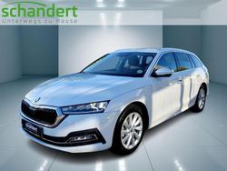 Moonweiss metallic Gebraucht 2024 Skoda Octavia Style Kombi | 31.880 € (Fairer Preis)
