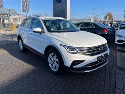 Pure white (metallic) Gebraucht 2022 VW Tiguan Elegance SUV | 26.999 € (Superpreis)