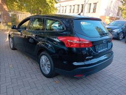 Schwarz Gebraucht 2015 Ford Focus Trend Limousine | 4.900 € (Teuer)