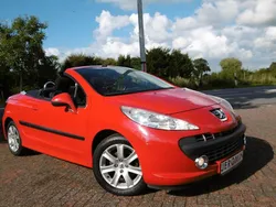 Rot Gebraucht 2008 Peugeot 207 CC Sport Cabrio | 4.450 € (Teuer)