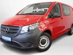 Rot Gebraucht 2016 Mercedes Vito Van / Kleinbus | 19.990 € (Teuer)