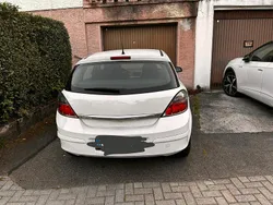 Weiß Gebraucht 2009 Opel Astra Kleinwagen | 3.000 €