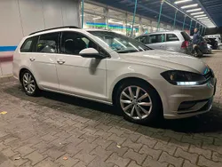 Weiß Gebraucht 2019 VW Golf VII Kombi | 10.900 € (Guter Preis)