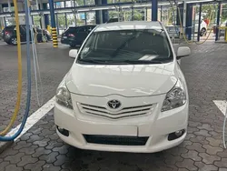 Weiß Gebraucht 2011 Toyota Verso Van / Kleinbus | 3.999 € (Fairer Preis)