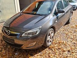 Grau Gebraucht 2011 Opel Astra Innovation Limousine | 4.750 € (Fairer Preis)