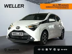Weiß Gebraucht 2021 Toyota Aygo X-play Kleinwagen | 11.990 € (Fairer Preis)