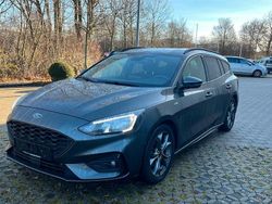 Grau Gebraucht 2019 Ford Focus ST-Line Limousine | 7.900 € (Guter Preis)