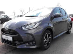 Grey metallic Gebraucht 2025 Toyota Yaris Hybrid Kleinwagen | 27.990 € (Teuer)
