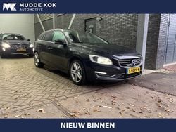 Schwarz Gebraucht 2016 Volvo V60 Summum Kombi | 8.824 € (Superpreis)
