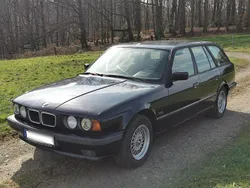 Blau Gebraucht 1995 BMW 520 Executive Kombi | 3.500 €