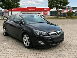 Schwarz Gebraucht 2010 Opel Astra Limousine | 4.500 € (Etwas zu teuer)