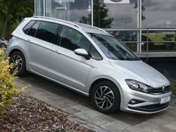 Silber Gebraucht 2019 VW Golf Sportsvan Join Van / Kleinbus | 20.500 € (Teuer)
